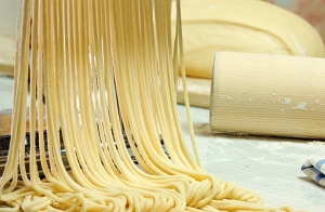 Processed wet noodles